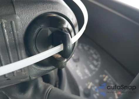 1996 Chevrolet Suburban K1500 z USA, uszkodzony, nr VIN 1GNFK16R8TJ397396